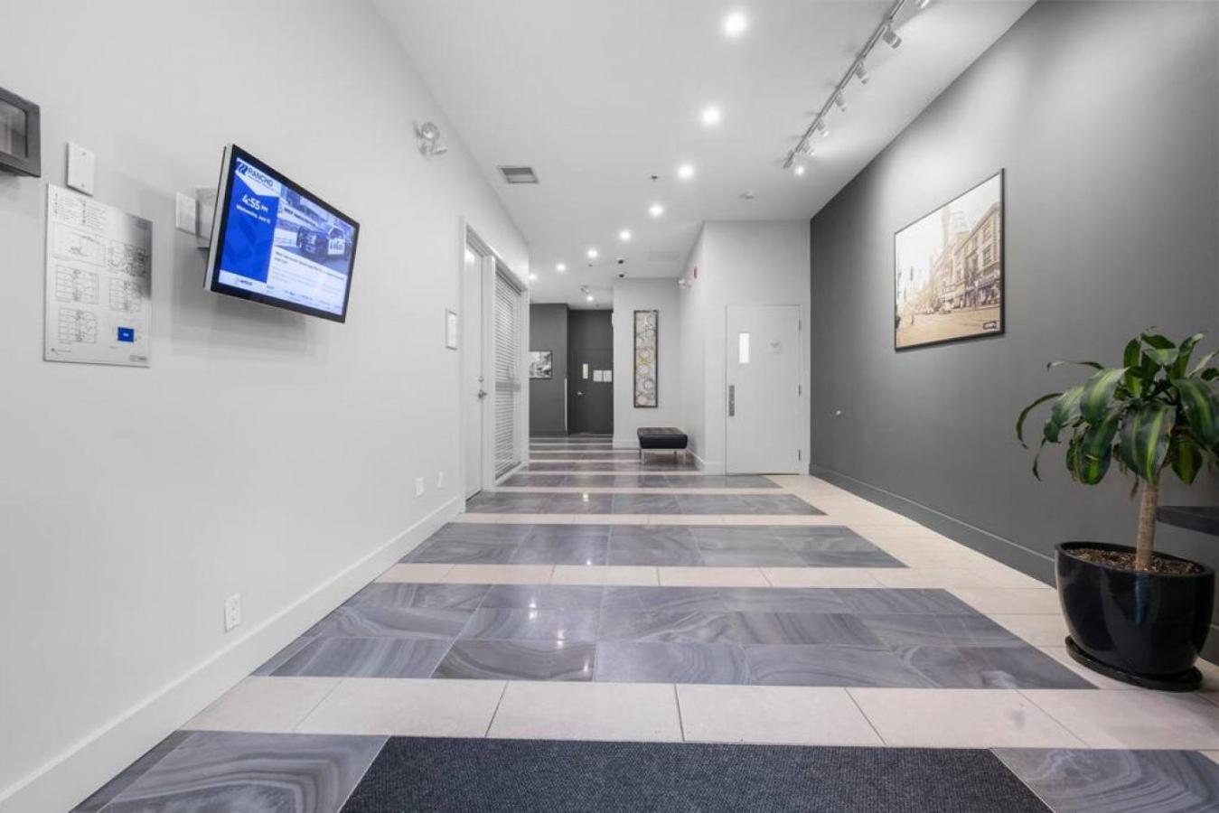 Top Floor Unit On Granville Strip Yaletown Area Vancouver Extérieur photo